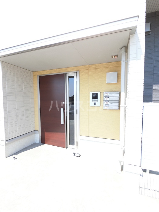 26/30 エントランス