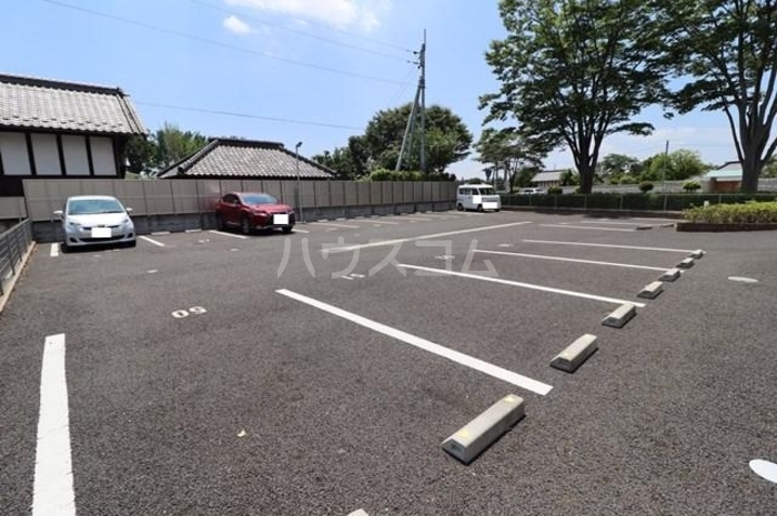 18/23 駐車場