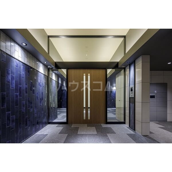 18/22 エントランス