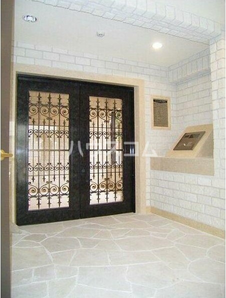 27/30 エントランス