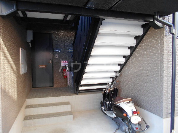 22/30 エントランス