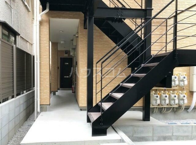 21/30 エントランス