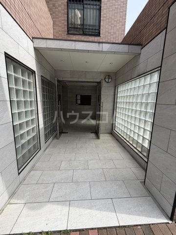 24/30 エントランス