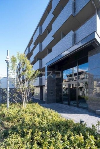 23/30 エントランス