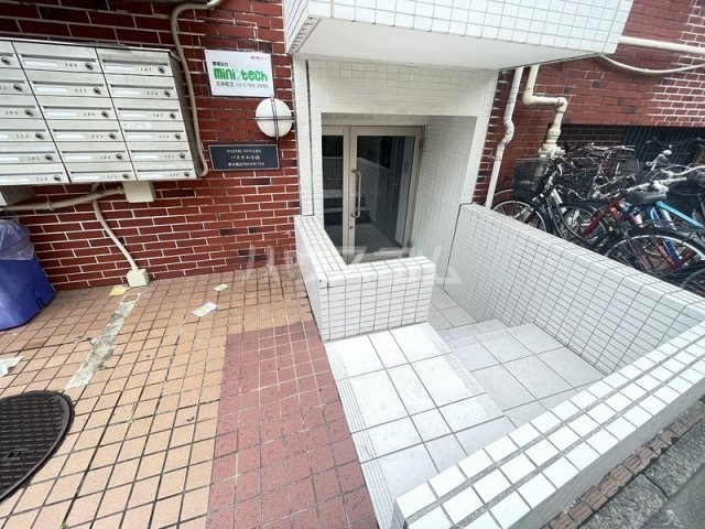 18/22 エントランス