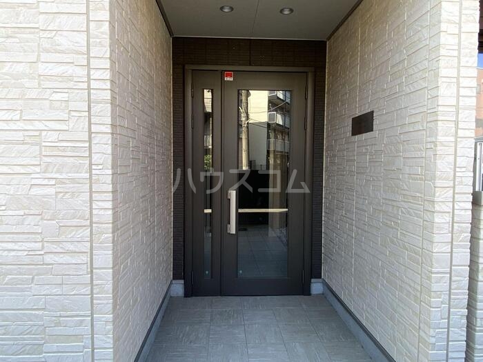 16/17 エントランス