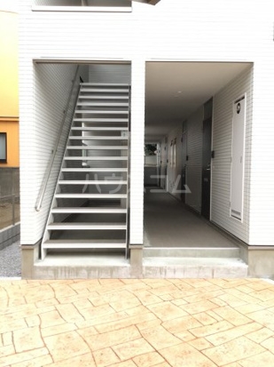 27/30 エントランス