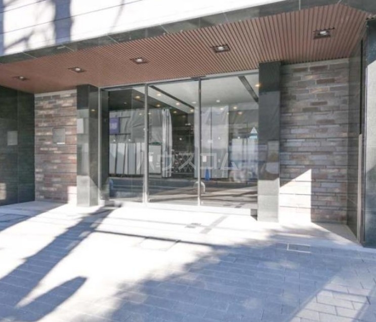 18/26 エントランス