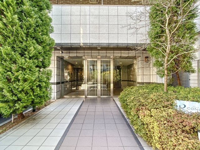 21/30 エントランス