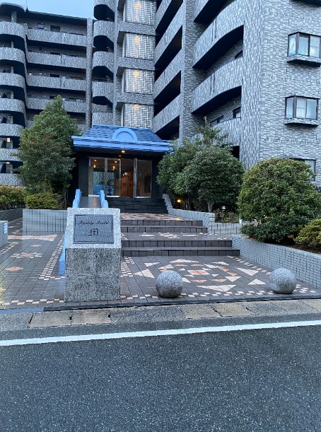 19/30 エントランス