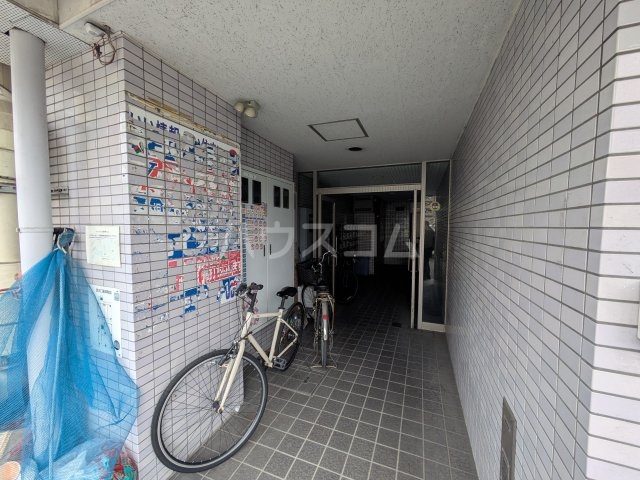 18/19 エントランス