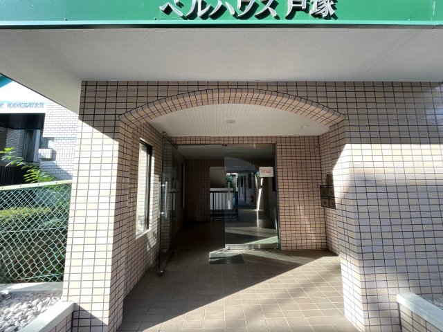 26/30 エントランス