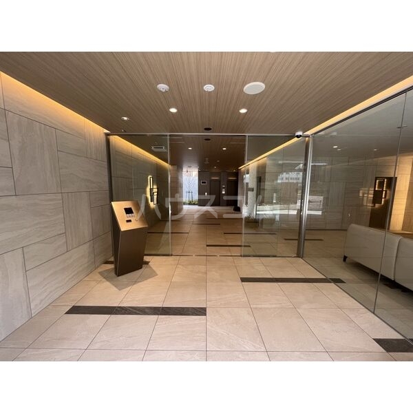 17/26 エントランス