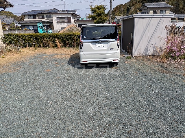 2/3 駐車場
