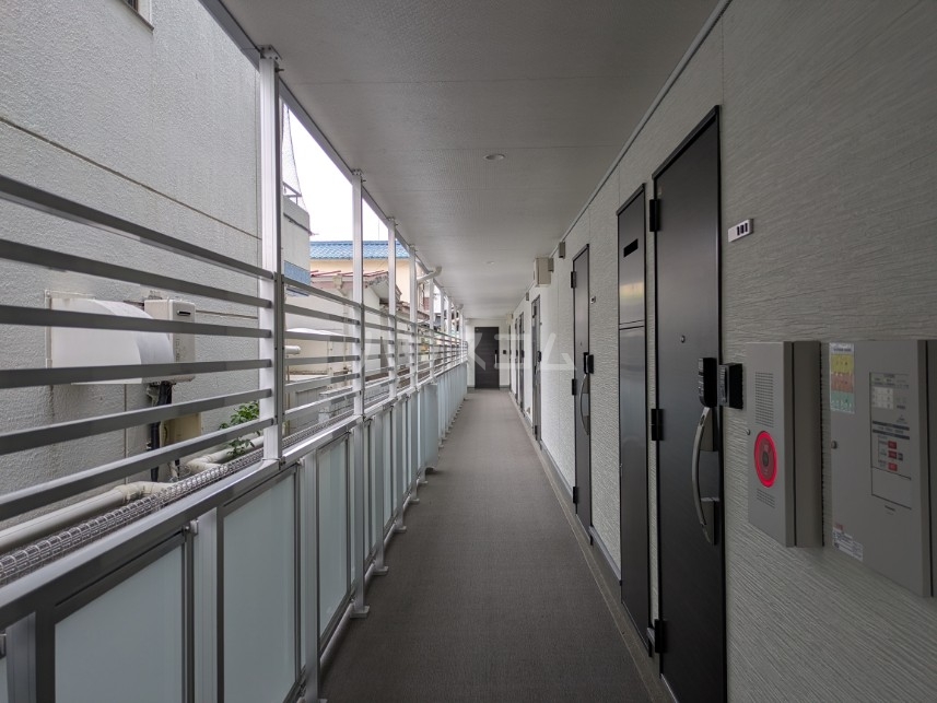 28/30 エントランス