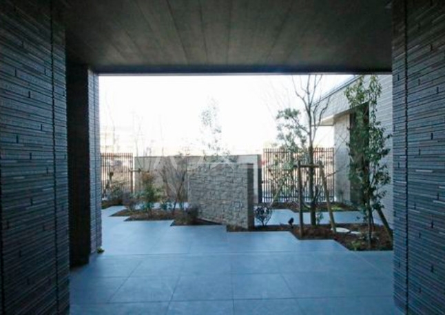 13/23 エントランス