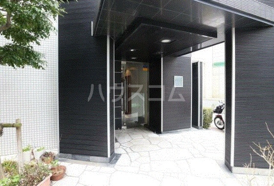 28/30 エントランス