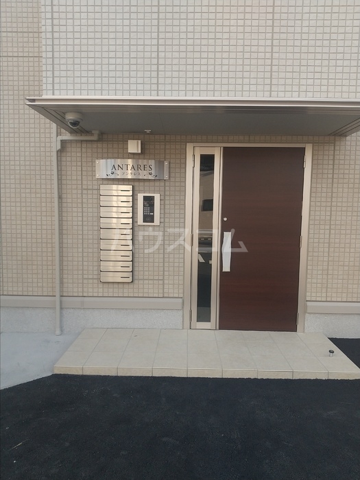 15/23 エントランス