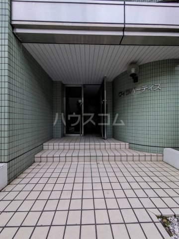 25/30 エントランス