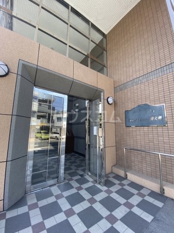 22/26 エントランス