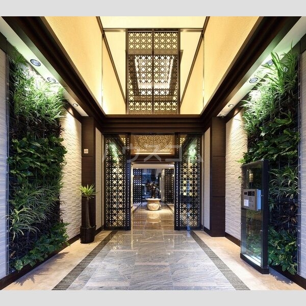 18/25 エントランス