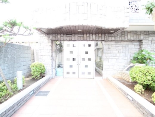 18/26 エントランス