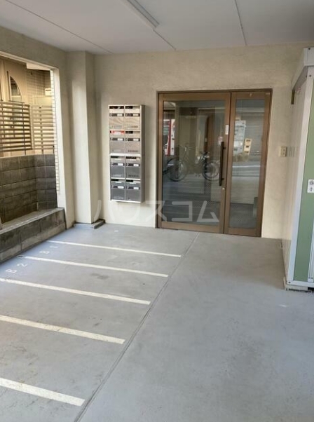 13/14 エントランス