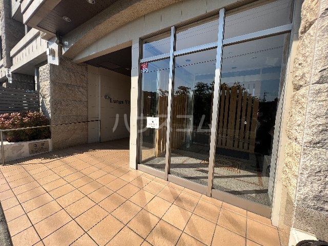 28/30 エントランス