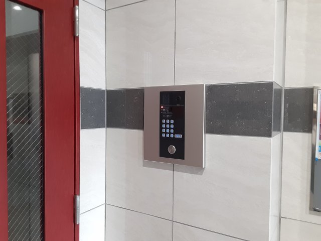 22/30 エントランス