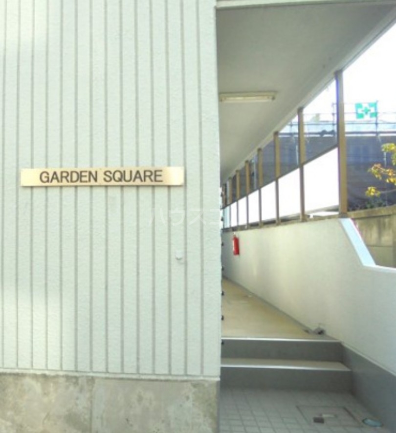 18/19 エントランス