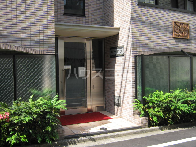 27/30 エントランス