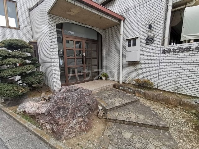 25/29 エントランス