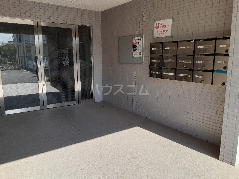 23/30 エントランス