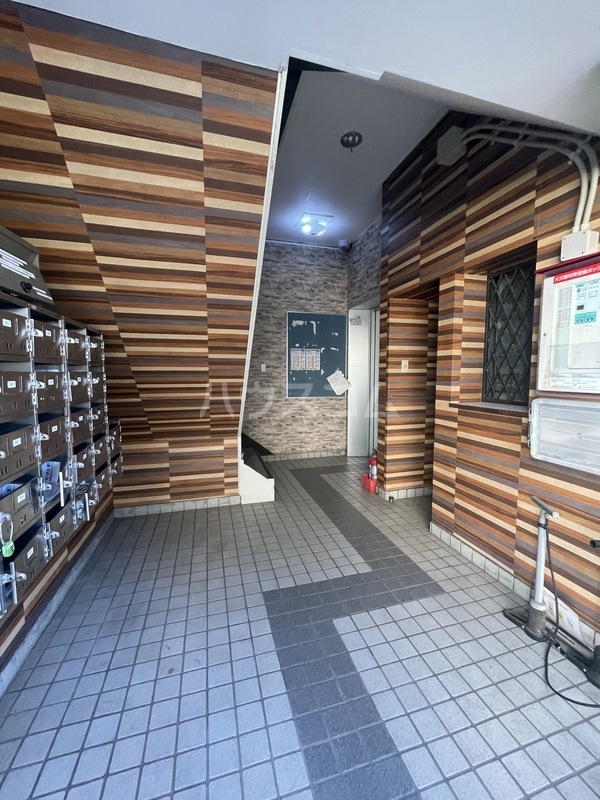 14/23 エントランス