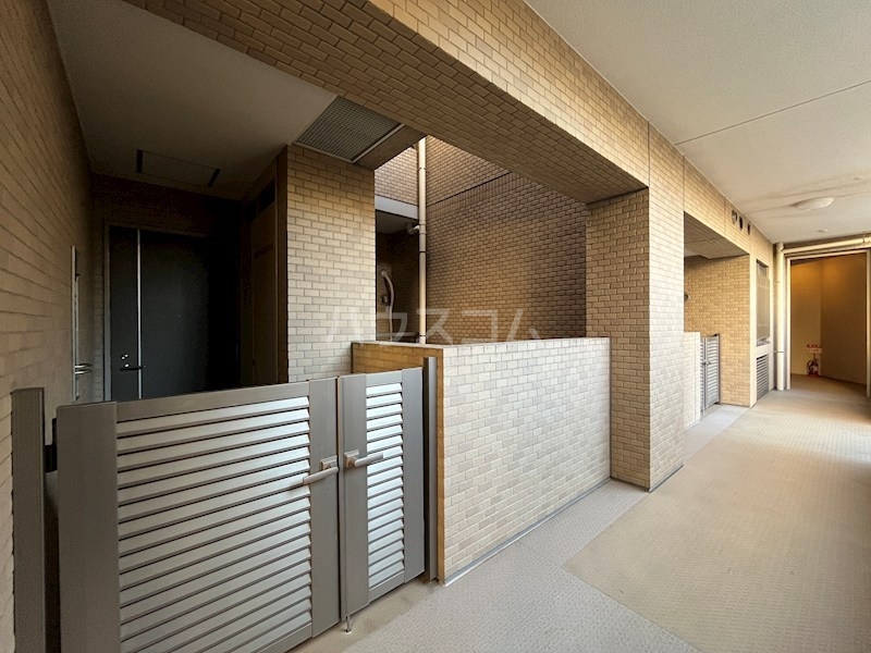 16/27 エントランス