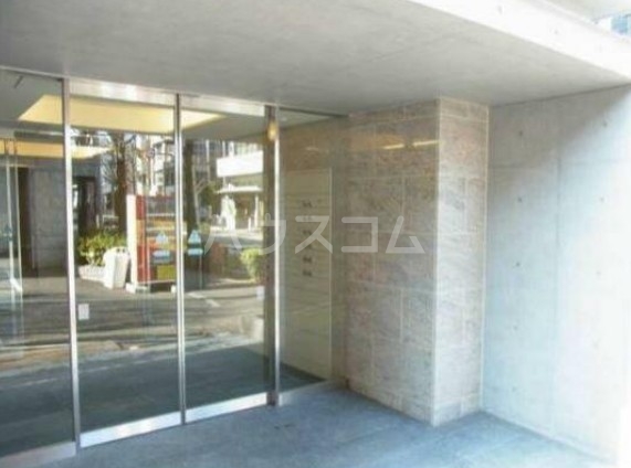 1/8 エントランス