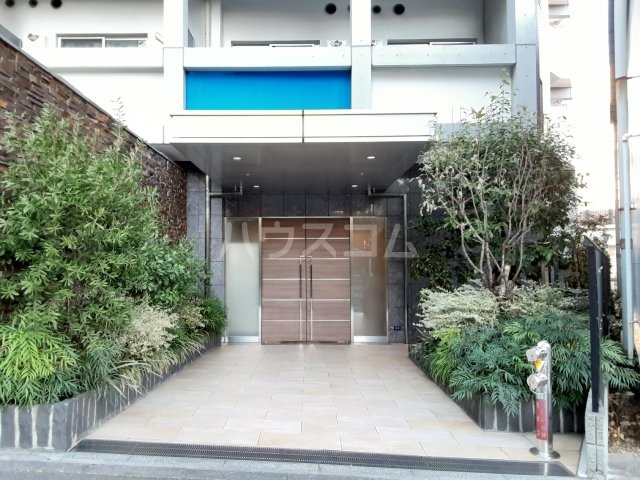 28/30 エントランス