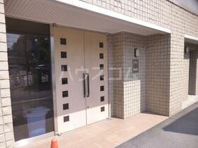 18/26 エントランス