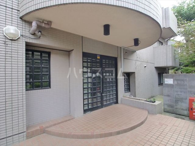 20/21 エントランス