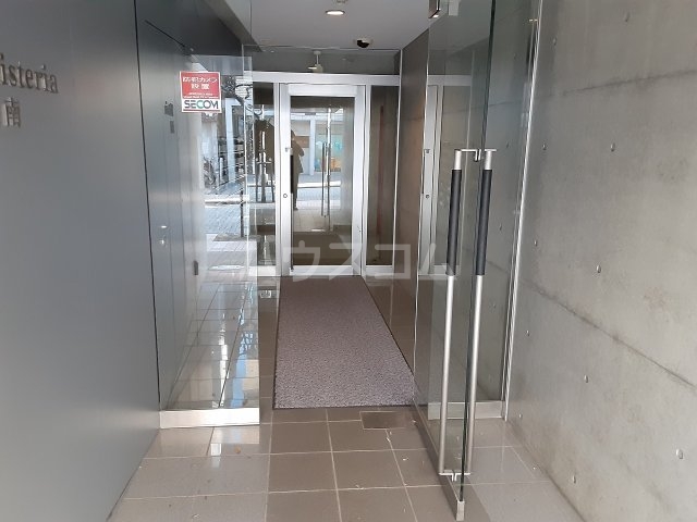 28/30 エントランス