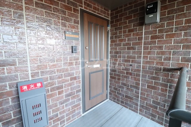 23/28 エントランス