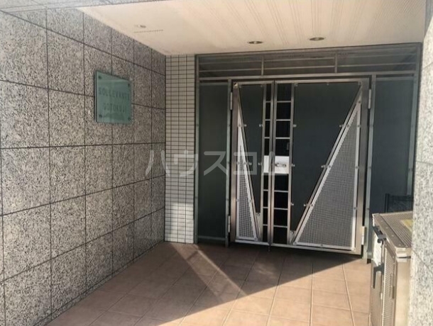 14/19 エントランス