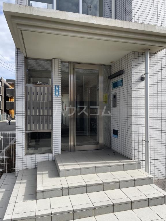 22/25 エントランス