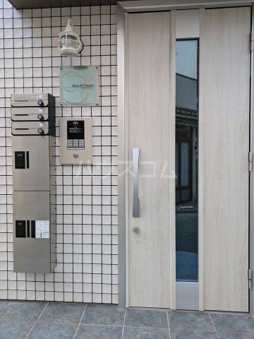 28/30 エントランス