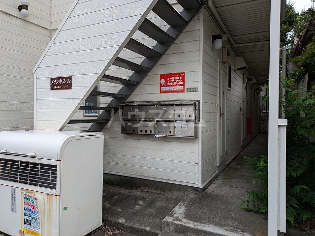 28/30 エントランス