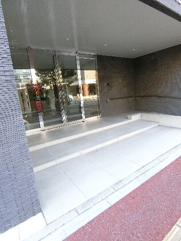 22/30 エントランス