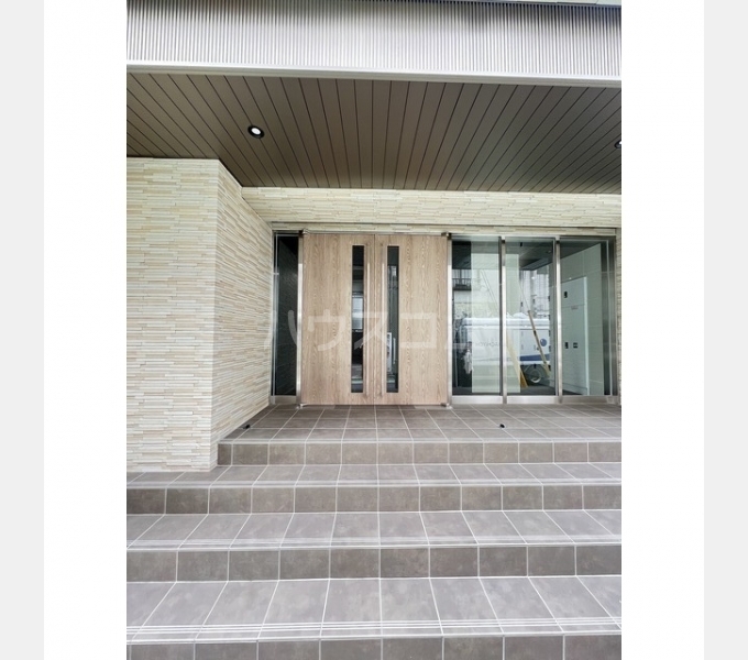 22/26 エントランス