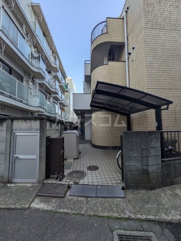 25/30 エントランス