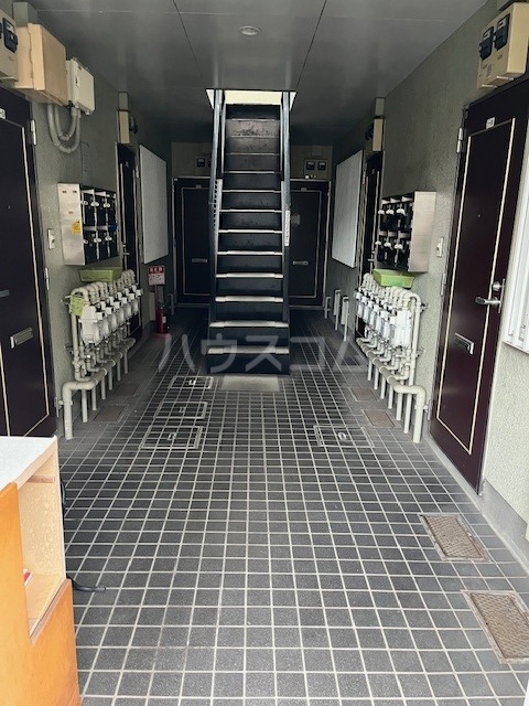 14/16 エントランス