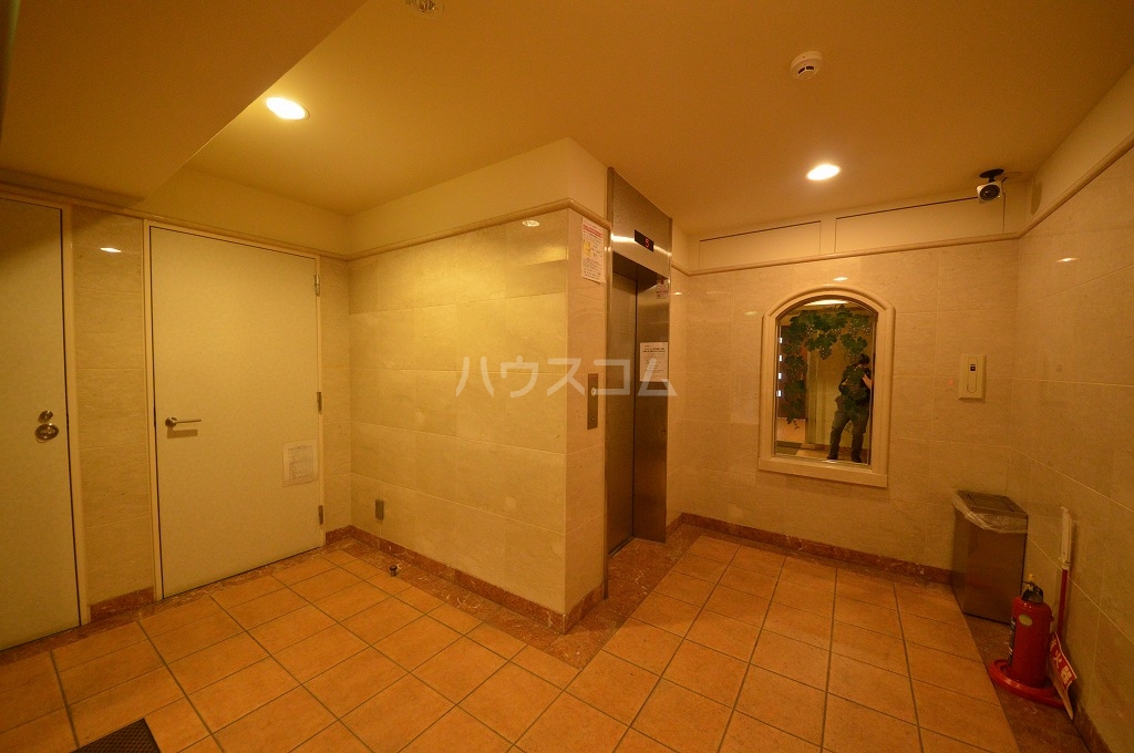 21/30 エントランス